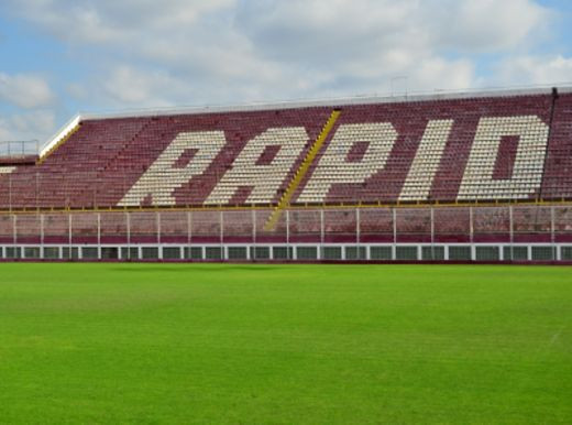 Rapid a facut cel mai tare transfer! Lucescu a mutat echipa pe Highbury si pregateste imnul de Liga! Rapid e ACASA intr-un singur loc:_9