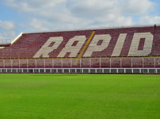 Rapid a facut cel mai tare transfer! Lucescu a mutat echipa pe Highbury si pregateste imnul de Liga! Rapid e ACASA intr-un singur loc:_9