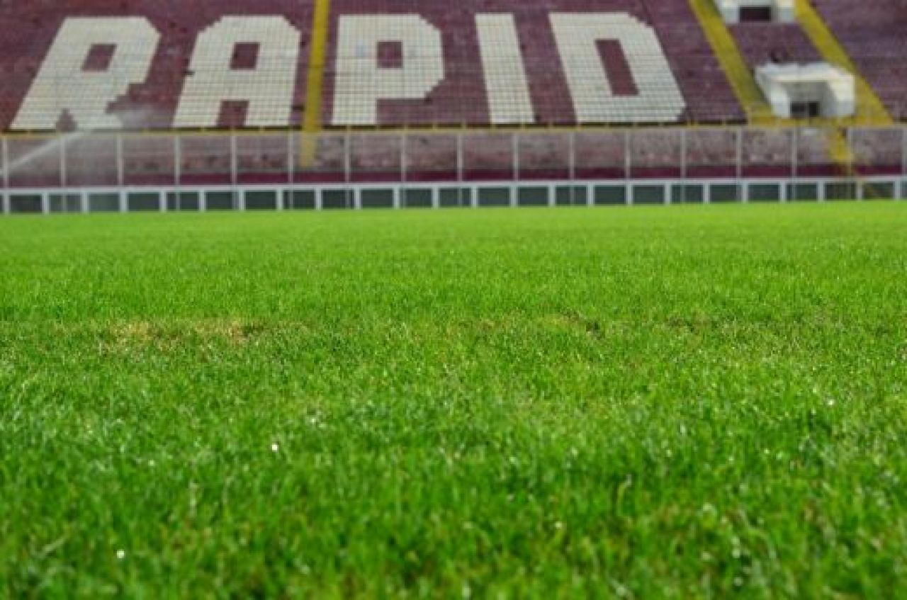 Rapid a facut cel mai tare transfer! Lucescu a mutat echipa pe Highbury si pregateste imnul de Liga! Rapid e ACASA intr-un singur loc:_13