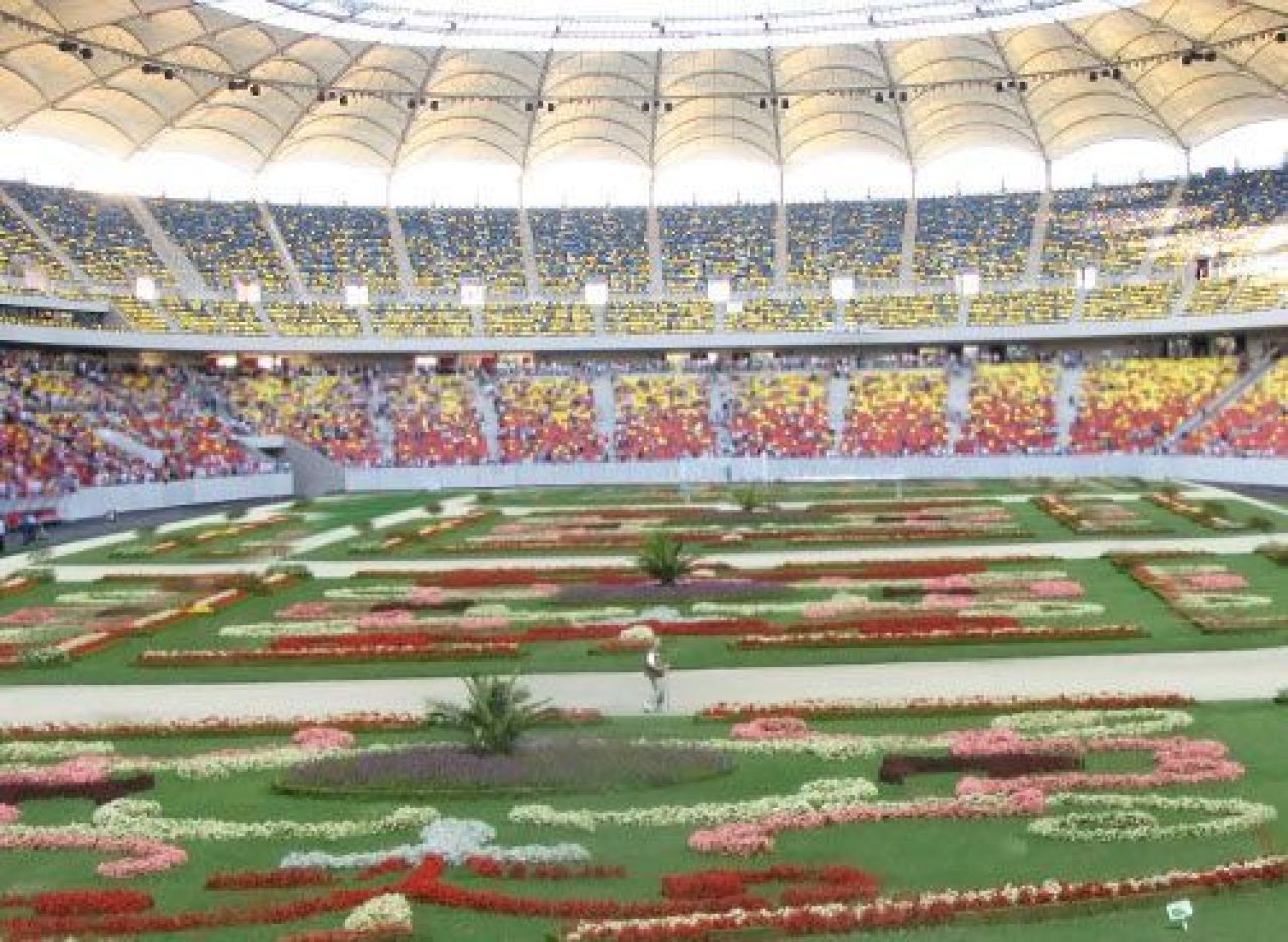 FOTO INCREDIBIL: Mine antitanc, gasite sub gazonul de pe National Arena :)_1