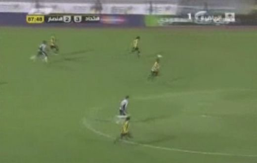 VIDEO: Exista un USAIN BOLT si in fotbal, asta e DOVADA! Vezi cum alearga cel mai rapid fotbalist din lume si cum rateaza cu poarta goala :)