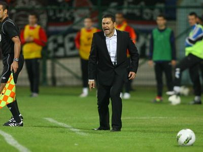 Hai, tata, baga tare! La cine a tipat Ilie Stan in cantonament si varianta surpriza care il poate tine pe Bourceanu pe banca :)