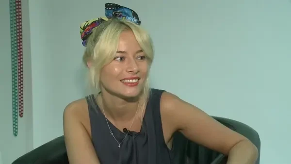 Intr-un an, de Revelion, era 12 noaptea si eu citeam Muntele Vrajit Ce carti au marcat-o pe Laura Cosoi: