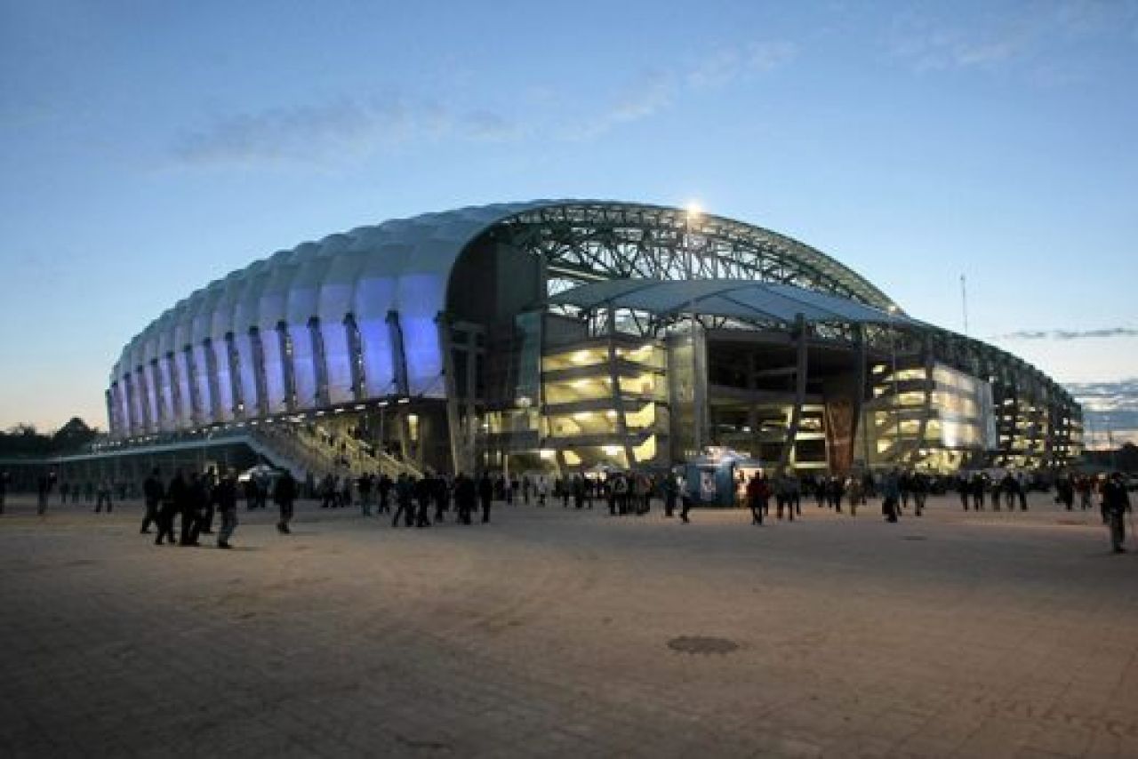 FOTO FABULOS: Asa arata azi stadioanele de miliarde de Euro pe care Romania a primit INTERZIS! Aici va juca Mutu... pe PlayStation :)_7