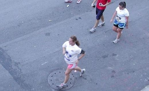 CAZ INCREDIBIL: O femeie a nascut la 7 ore dupa ce a alergat maratonul! Cine ii face concurenta: