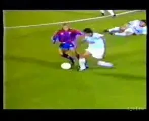 S-au implinit 15 ani de la golul cu care Ronaldo a schimbat fotbalul! E mai tare decat al lui Messi?