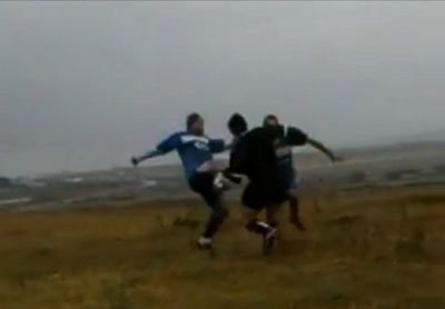 Doi dintre HULIGANII care l-au batut pe arbitrul de 17 ani au fost exclusi din viata sportiva! Ce sanctiuni a primit echipa: