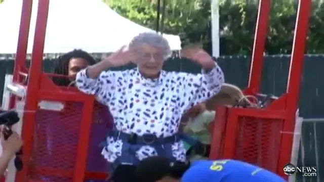 SUPER VIDEO: Ea cea mai nebuna batranica din lume! Face bunjee-jumping la 91 de ani! Vezi faza dementiala