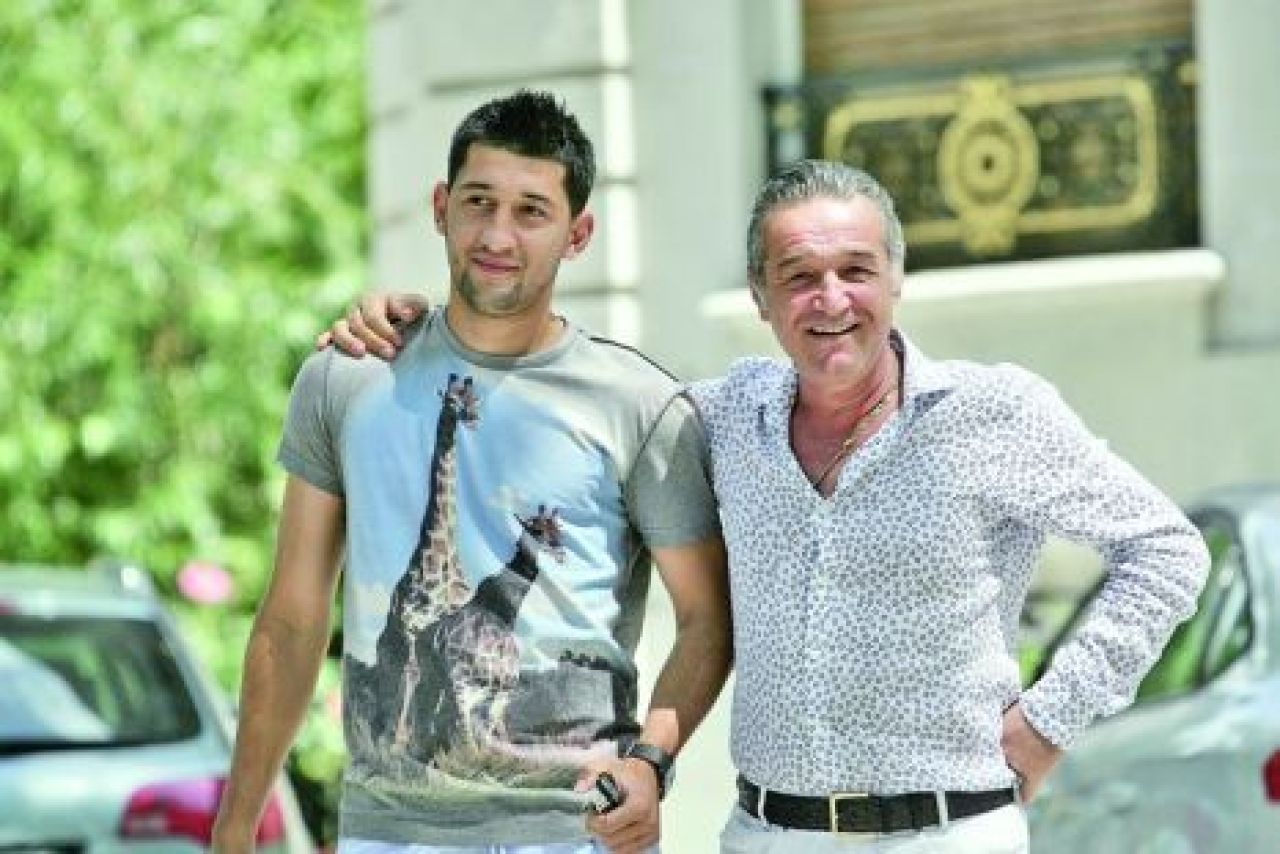 Tricoul cu GIRAFE facut celebru de Florin Costea a ajuns in Anglia! Nu o sa ghicesti cine il poarta :)_2
