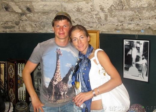 Tricoul cu GIRAFE facut celebru de Florin Costea a ajuns in Anglia! Nu o sa ghicesti cine il poarta :)_3