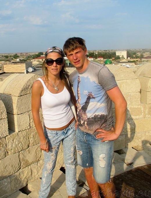 Tricoul cu GIRAFE facut celebru de Florin Costea a ajuns in Anglia! Nu o sa ghicesti cine il poarta :)_11