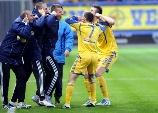 Macel OPRITa de arbitru! Sibienii au vrut sa iasa de pe teren, portarul a REFUZAT sa apere 2 penalty-uri: s-a intors cu spatele! FOTO_2