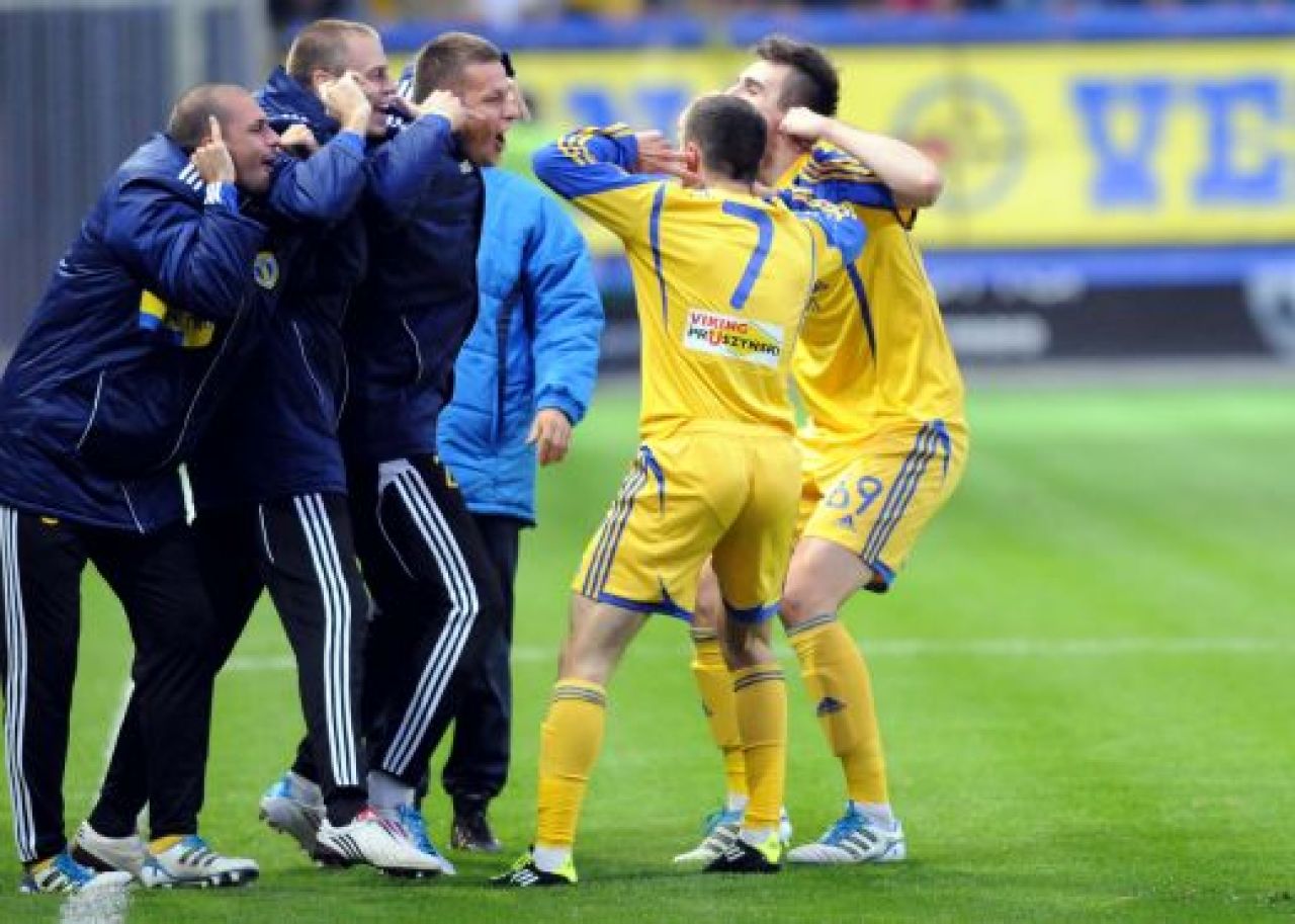 Macel OPRITa de arbitru! Sibienii au vrut sa iasa de pe teren, portarul a REFUZAT sa apere 2 penalty-uri: s-a intors cu spatele! FOTO_2