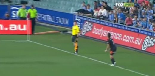 Cel mai PROST mod de a executa un aut: a ras tot stadionul de el! VIDEO