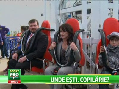 Nadia, Hagi si Nastase au dat in mintea copiilor! S-au distrat la inaugurarea celui mai tare parc de distractii din Romania: