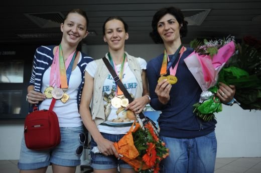 Echipa feminina de spada a castigat AURUL MONDIAL! Transmite-le mesajul tau aici!