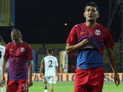 Steaua n-a putut sa bata o echipa care joaca in 3! De ce ar trebui sa joace Fl. Costea FARA NUMAR si planul lui Iliesta pentru tiki taka: