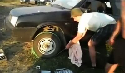 VIDEO: Cum pornesti masina daca te lasa bateria-n camp?