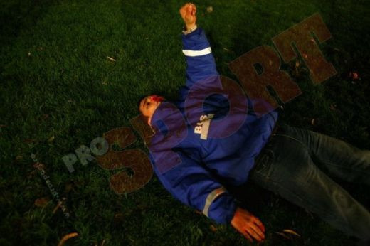 Droguri, arme si violenta extrema! Polonezii au calcat in picioare un paznic de pe National Arena! FOTO