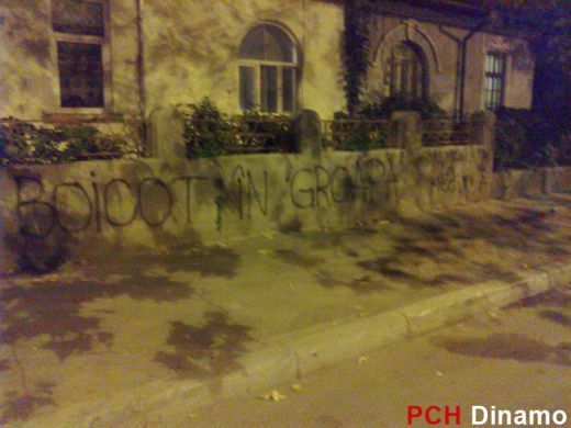 FOTO / Dinamovistii continua protestul! Au scris din nou pe zidurile stadionului: