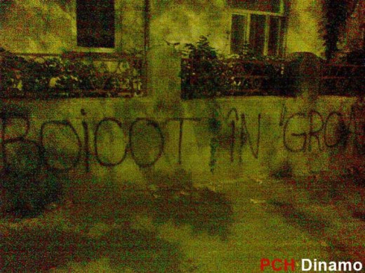 FOTO / Dinamovistii continua protestul! Au scris din nou pe zidurile stadionului: