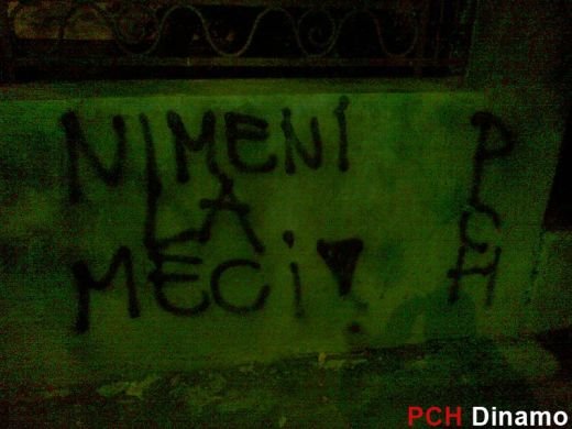 FOTO / Dinamovistii continua protestul! Au scris din nou pe zidurile stadionului: 
