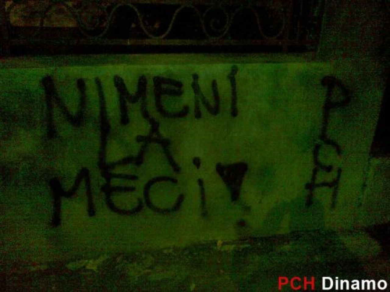 FOTO / Dinamovistii continua protestul! Au scris din nou pe zidurile stadionului: