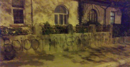 FOTO / Dinamovistii continua protestul! Au scris din nou pe zidurile stadionului: 