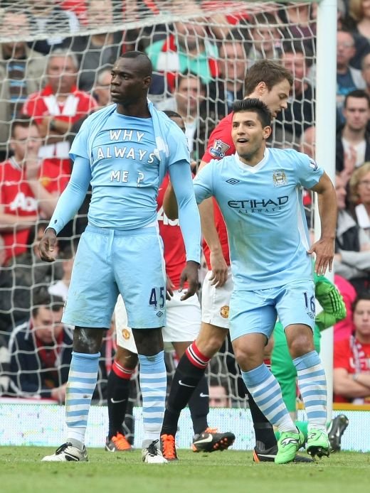 Revelion pentru Balotelli! Ce mesaj a afisat pustiul teribil al lui City dupa ce a deschis scorul pe Old Trafford!_2