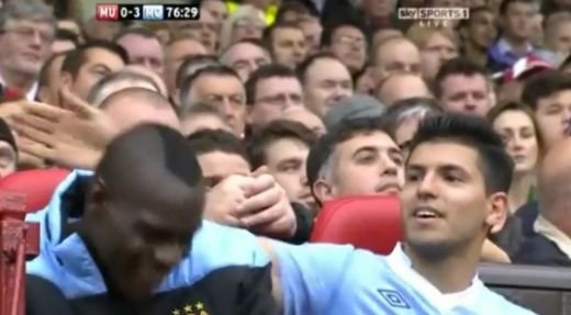 Aguero si Balotelli s-au luat la palme! Cum s-au felicitat pentru golurile de pe Old Trafford:
