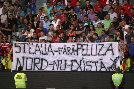 Fara fulare, esarfe si alte steaguri la meci! Fanii au voie cu insemnele Stelei sau ale Rapidului doar la PELUZE: