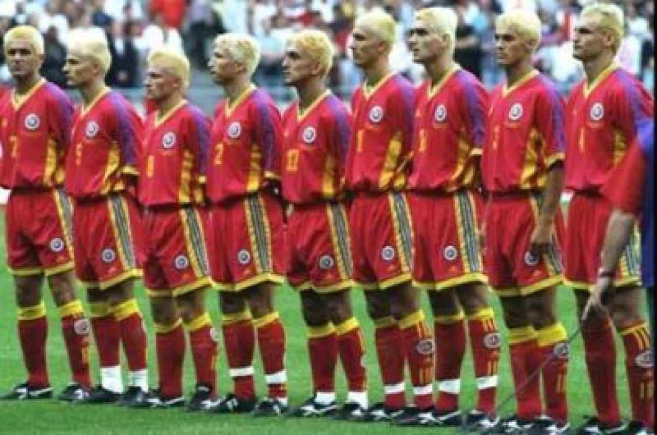 Horror look! El e cel mai mare fan al 'Generatiei de aur': s-a vopsit blond si a inscris un super gol!_3