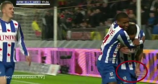 VIDEO: Cel mai tare gol din Europa: Un olandez a inscris cu PE***UL! Nici n-a putut sa se bucure de durere :))