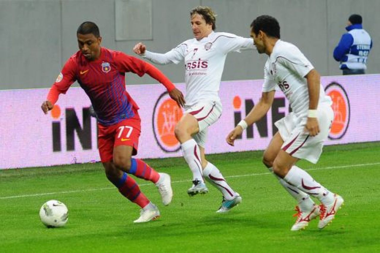 VIDEO Mortii si ranitii au dat-o la pace! Steaua 0-0 Rapid! Trei eliminari, accidentari si ZERO fotbal! Vezi rezumat!_6
