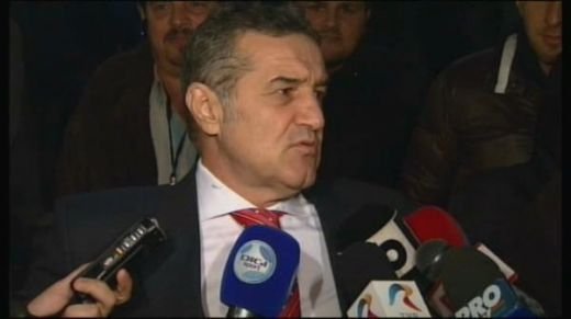 SUPER VIDEO! Becali a cedat nervos dupa meci: S-a luat la cearta cu un fan in fata stadionului! Vezi aici momentul