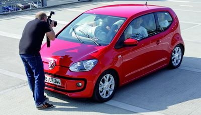 Record mare pentru cel mai mic VW!&nbsp; Cati oameni incap intr-un Up? Mult mai multi decat poti sa crezi!&nbsp;