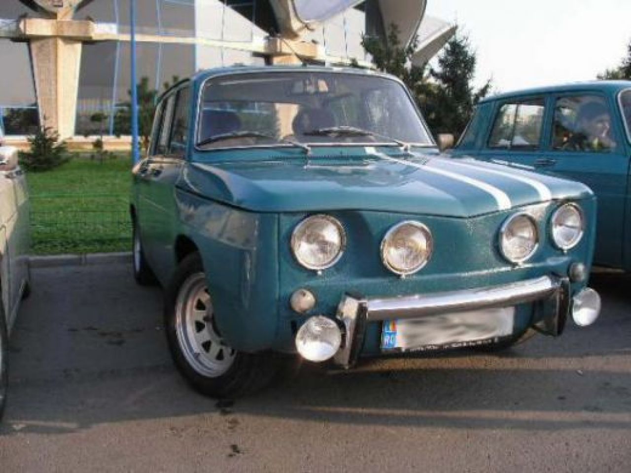 De la Ceausescu pana la Basescu, Zambetul lui Iliescu ! Voteaza cea mai frumoasa Dacie din istorie!_1