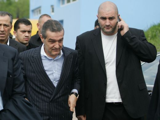 Becali vrea sa DISTRUGA Rapid: Pancu sa se duca la baut! Sa stea 10 etape toti vagabonzii aia! Steaua pregateste un transfer de 130 kg care sa BOMBARDEZE tot