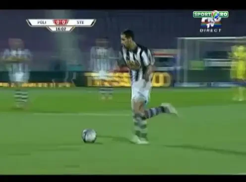 VIDEO! Steaua acuza arbitrajul! Curtean i-a tras un cot in gura lui Tibi Balan! Mutu a primit 3 etape pentru asa ceva! Vezi faza: