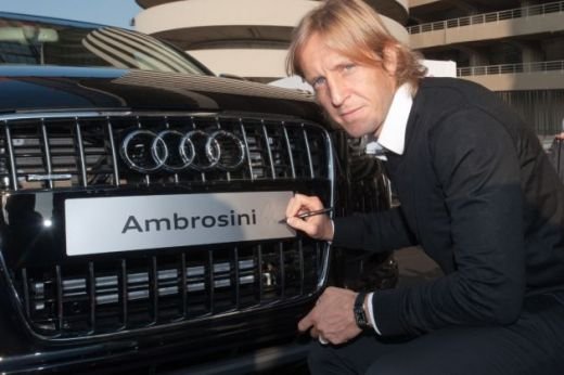 FOTO / Ibra si-a mai tras o SUPER MASINA la colectie! A primit cadou un Q7! Ce colectie impresionanta are in garaj!_5