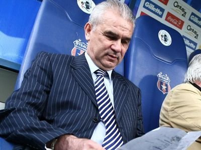 Generalul si plutonul de EXECUTIE! Iordanescu i-a pus la zid pe jucatori si pe antrenori! Vezi cum l-a executat si pe Gigi "PAC PAC":