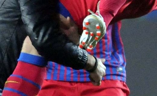 FOTO! Avea DROGATUL de la Ploiesti ceva in mana cand a dat in Galamaz? Stelistii acuza ca jucatorii de la Petrolul l-au ajutat sa scape de boxul metalic_2