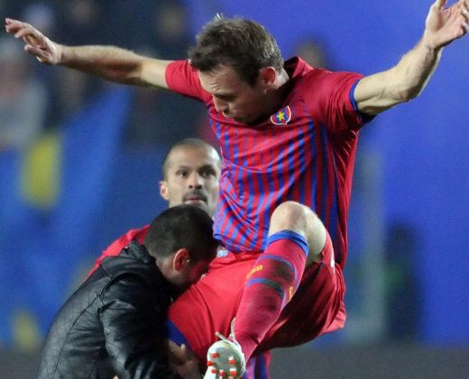Fanii Stelei il vor CAPITAN pe Martinovic! Jucatorul isi cauta dreptatea la UEFA: Nici in Serbia nu se intampla asa ceva!