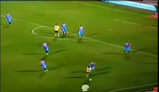 VIDEO GAFA UIMITOARE a lui Lavezzi! Toata lumea a ras de el! A pasat unui jucator care se incalzea pe margine!