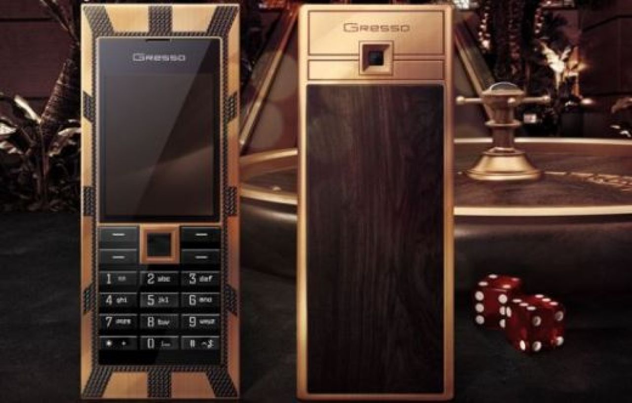 Viziteaza m.sport.ro intr-un decor de LUX! Vezi cele mai SCUMPE telefoane din lume si cat costa cel mai tare Smartphone:_8