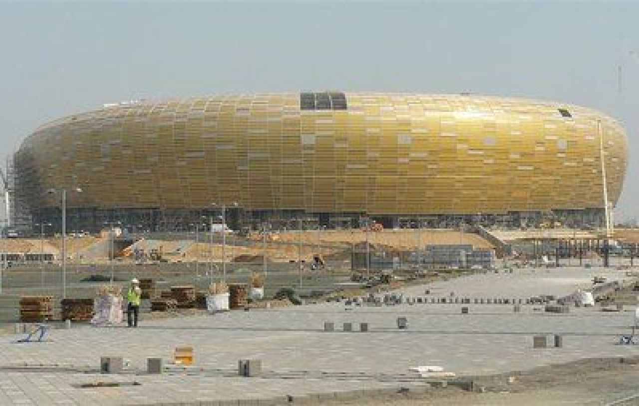 Americanii ar vrea sa cumpere National Arena de frumos ce e :) L-au pus in top 10 stadioane din lume care dau clasa arenelor din SUA! FOTO_12