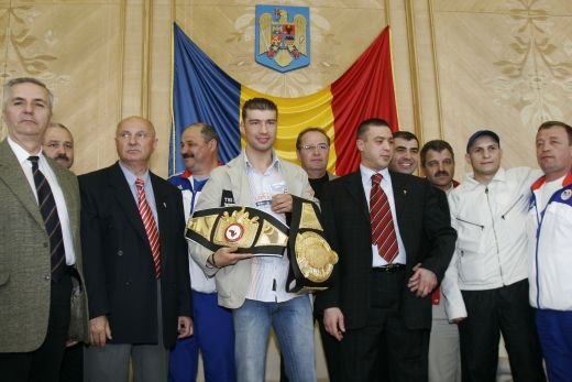 FOTO INCREDIBIL! Iti vine sa crezi? Transformarea totala a celui mai mare campion dat de Romania in ultimii 10 ani! Il recunosti?