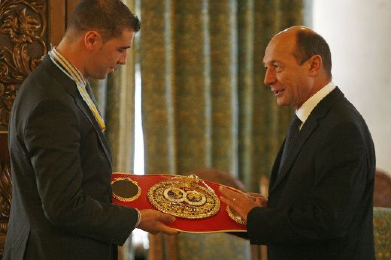 FOTO INCREDIBIL! Iti vine sa crezi? Transformarea totala a celui mai mare campion dat de Romania in ultimii 10 ani! Il recunosti?_5