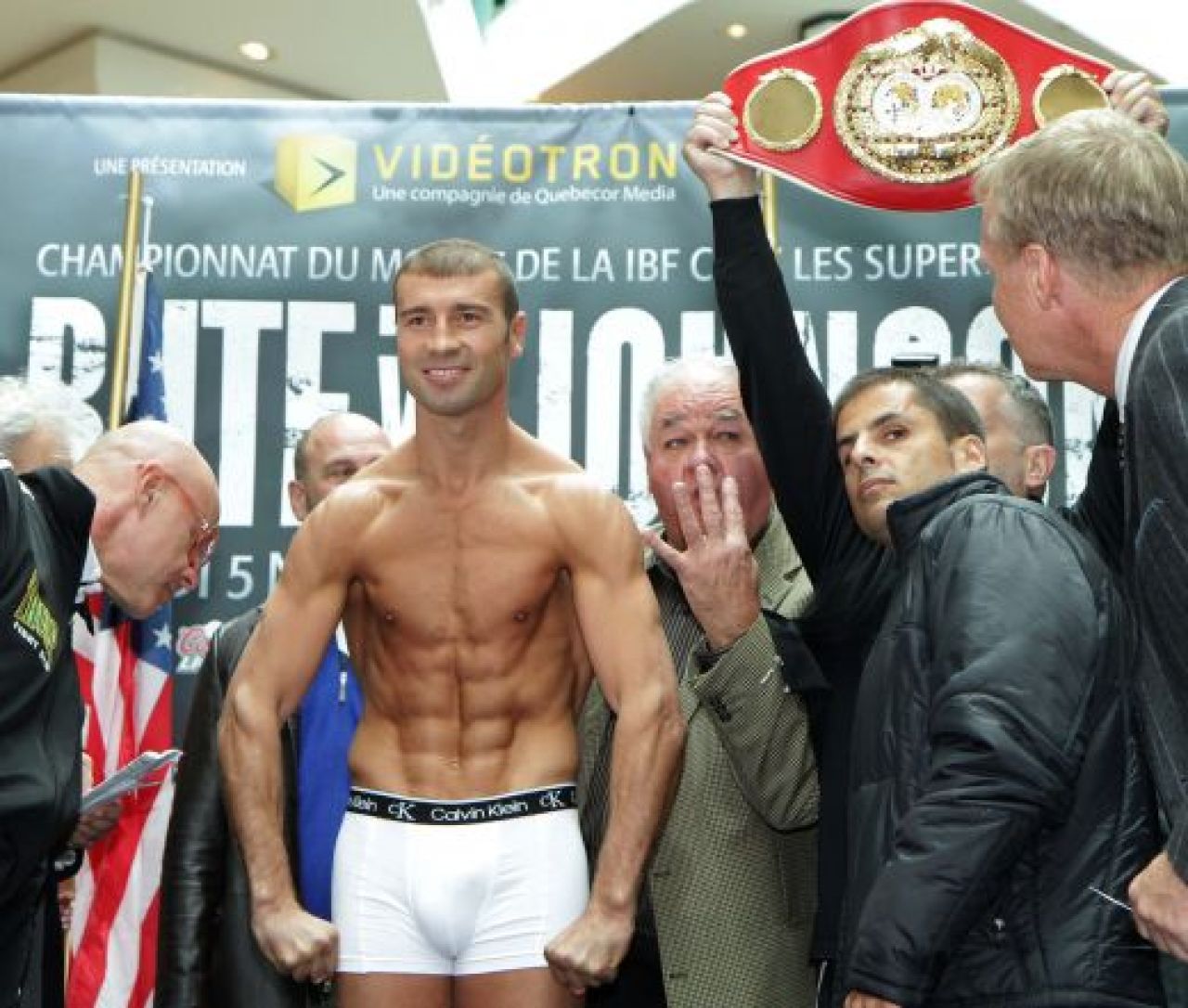 SUPERB!!! Bute si-a aparat pentru a 9-a oara centura, dupa o lupta de 12 runde! Vezi toate fazele tari din Bute vs. Johnson_1
