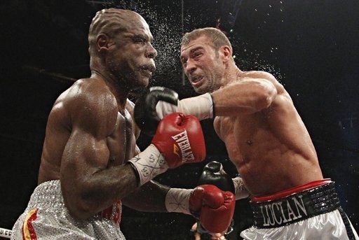 Bute, suspect de fractura la brat! FOTO INCREDIBIL! Imagini cutremuratoare din lupta Johnson! Vezi ce i-a facut campionul roman in ring